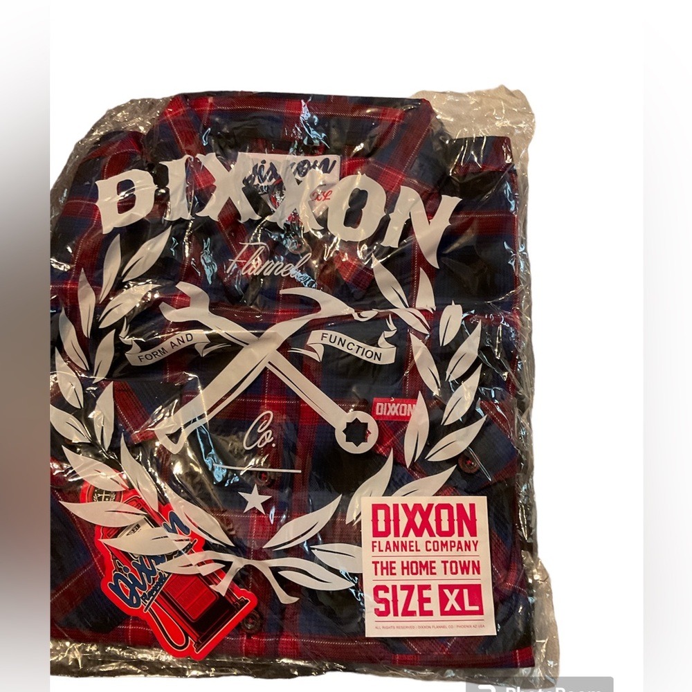NWT DIXXON XL The Home Town